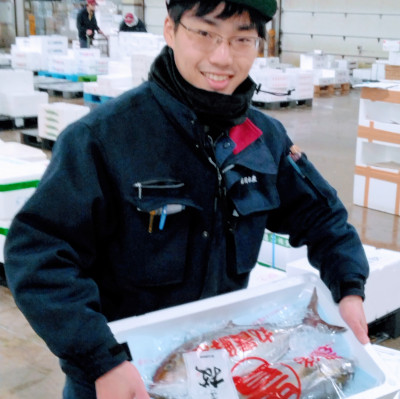 先輩の声　鮮魚部へ入社